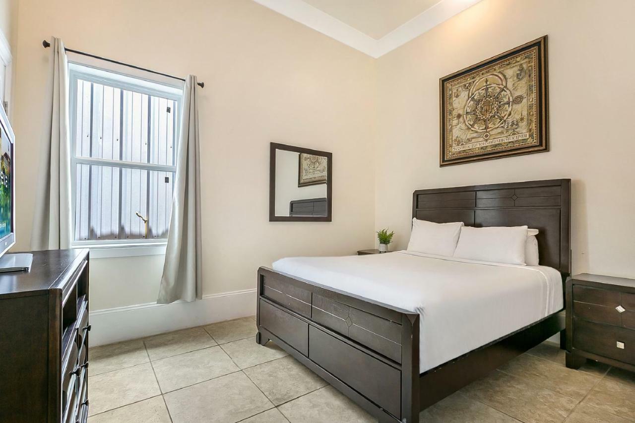 Spacious 4Br Condo On Carondelet Near All Hot Spo New Orleans Exterior photo